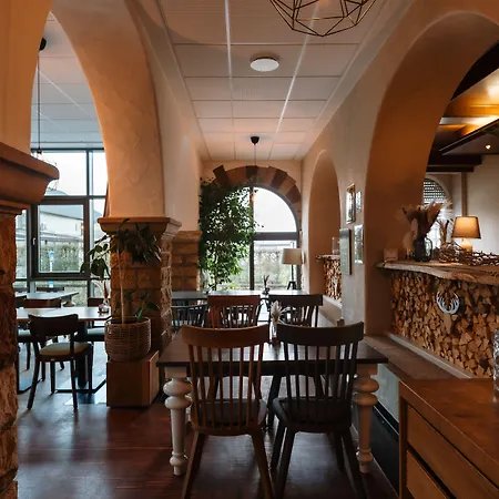 Hotel Trail-inn & 3*